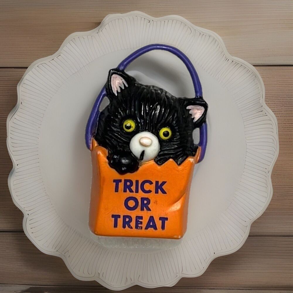 Vintage Brooch Halloween Cat In Trick or Treat Bag Fashion Jewelry